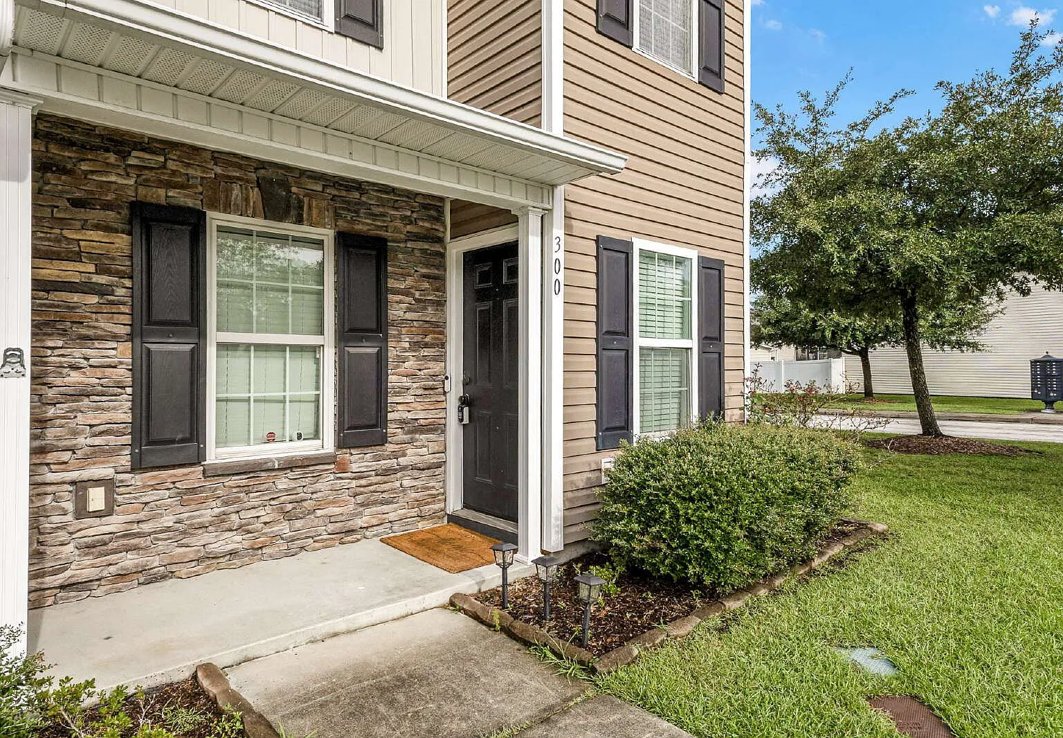 2 bed, 2.5 bath, 1096 sqft, $1,400 — Photo 4