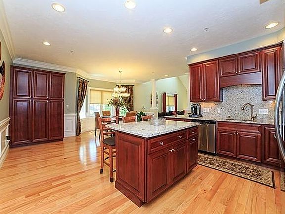 4th image of 10 White Cedar Dr #21
