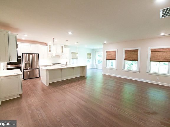 4th image of 18141 Highwood Dr