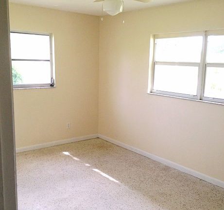 5th image of 1446 Alwynne Dr N