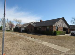 706 S Broadway Ave, Ada, OK 74820