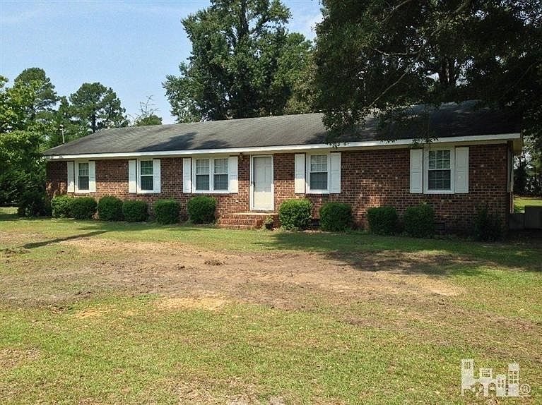 Agrees to deed book 1840 and pages 841 to 843.  -------------------------------------------------------------------------------- Beautiful brick house located on 24 hwy. Clinton. Agrees to deed book 1840 and pages 841 to 843.