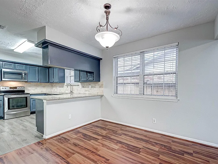 2723 Colony Dr — Photo 11