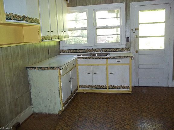 4th image of 1512 Vance St
