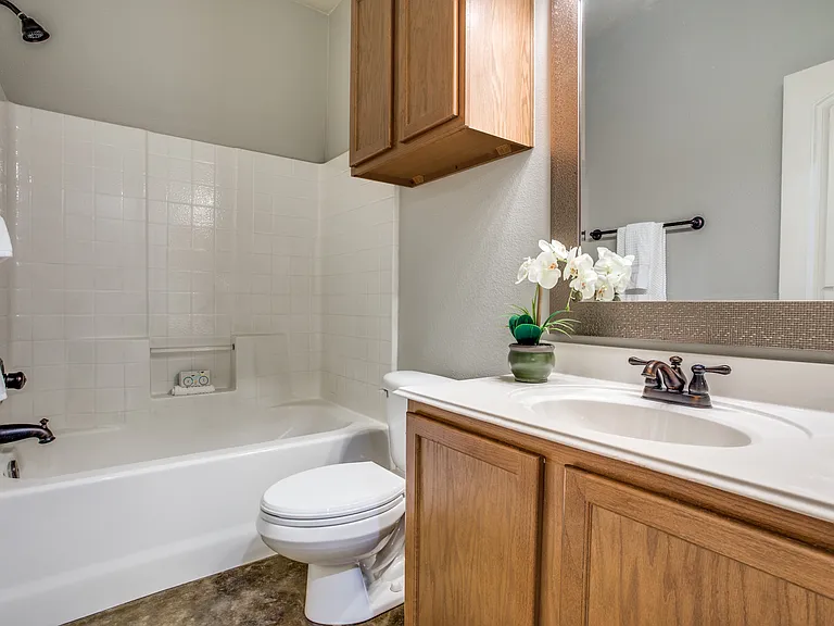 Walking distance to TCU! Cute 4-bedroom home. Bathroom 3.