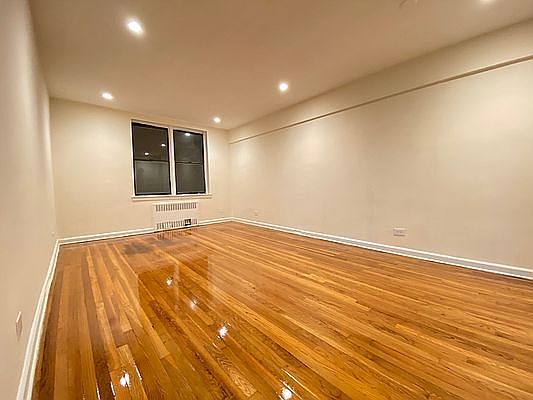 2nd image of 140-55 Burden Cres #4E