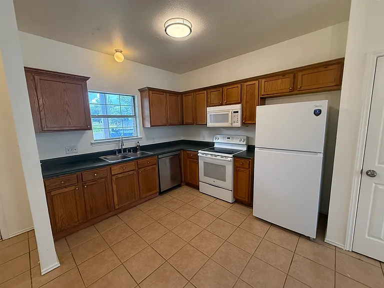 703 1/2 Westchester Rd — Photo 14