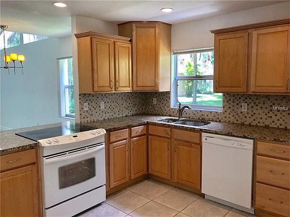 5th image of 4814 Village Gardens Dr