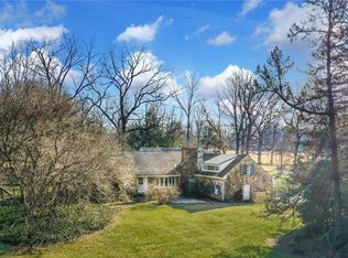 1655 White Acre Dr, Bethlehem, PA 18015