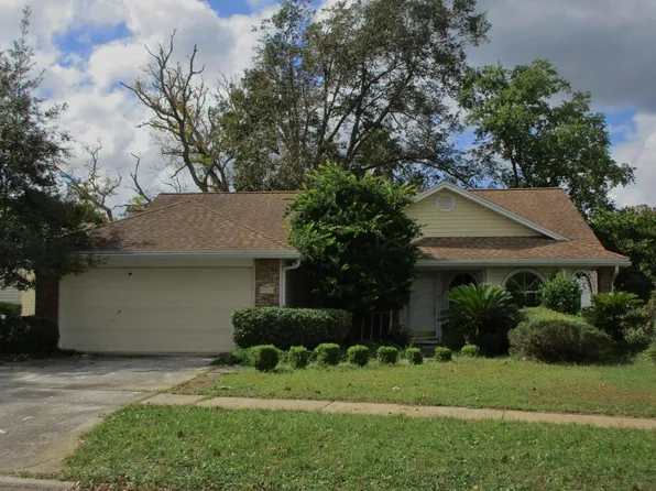 1534 Mountain Lake Dr E, Jacksonville, FL 32221