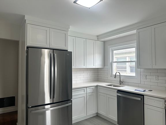 4th image of 316-318 Doyle St #2