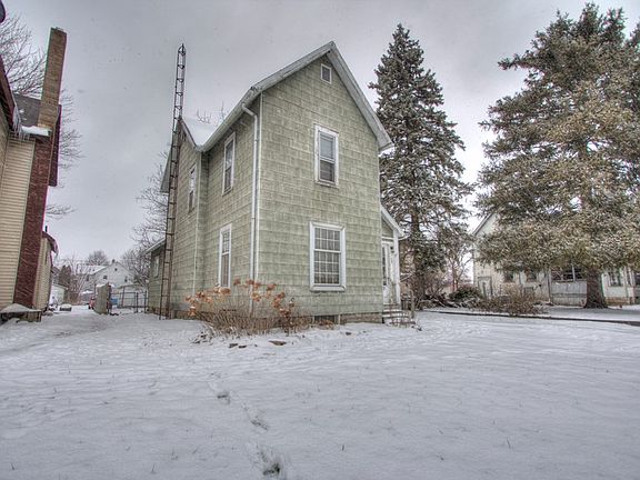 3rd image of 191 Blaine Ave