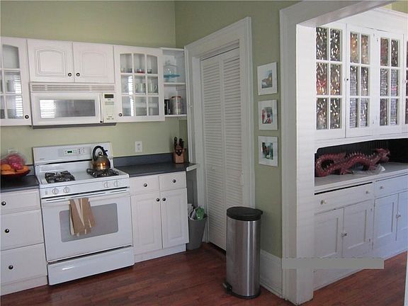 Full kitchen with plenty of Cabinets, counter space and pantry.