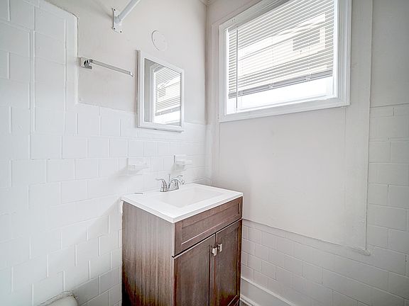 5th image of 2411 N Stanley St #2