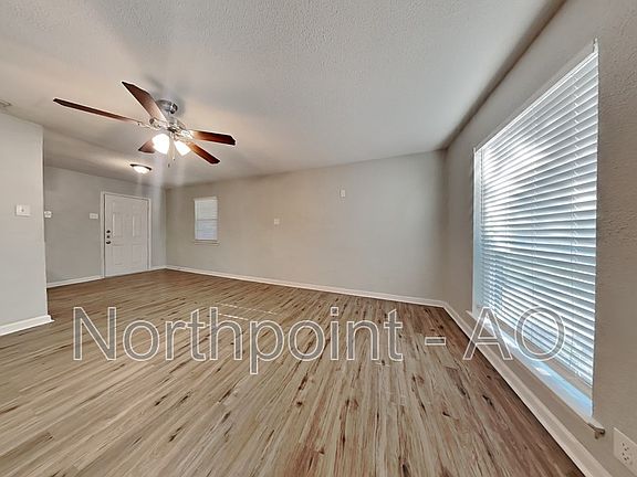 4th image of 605 Grande Dr