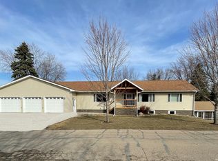 107 3rd St W, Rosholt, SD 57260