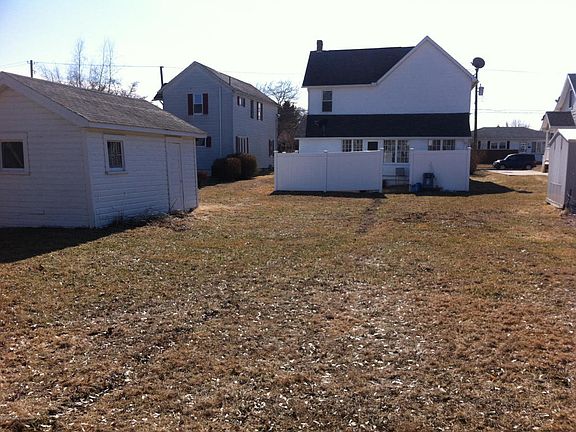 3rd image of 343 Kossack St