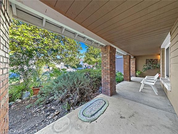 3rd image of 32858 Alderbrook Rd