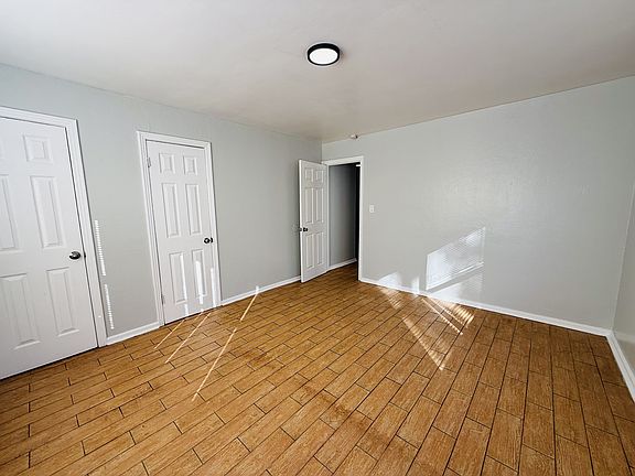 3rd image of 761 22nd Ave S