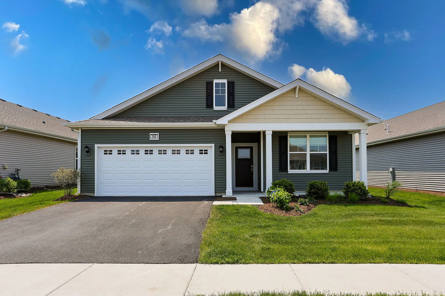 949 Crestview Ln photo 1