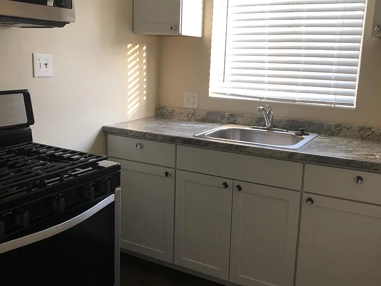 1817 V St #A — Photo 3