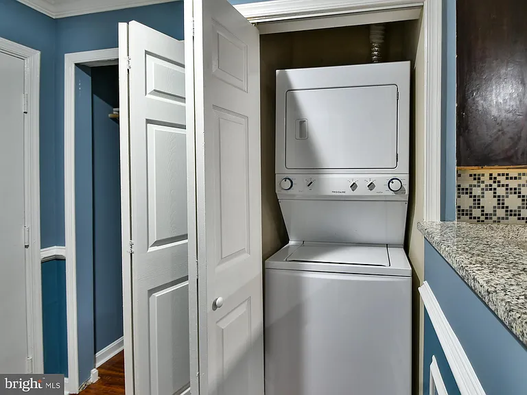 9720 Lake Pointe Ct #102 — Photo 30