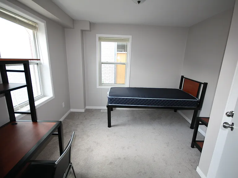 1098 Main St W #5 — Photo 8