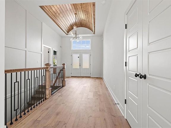 5th image of 4240 Aspen Dr