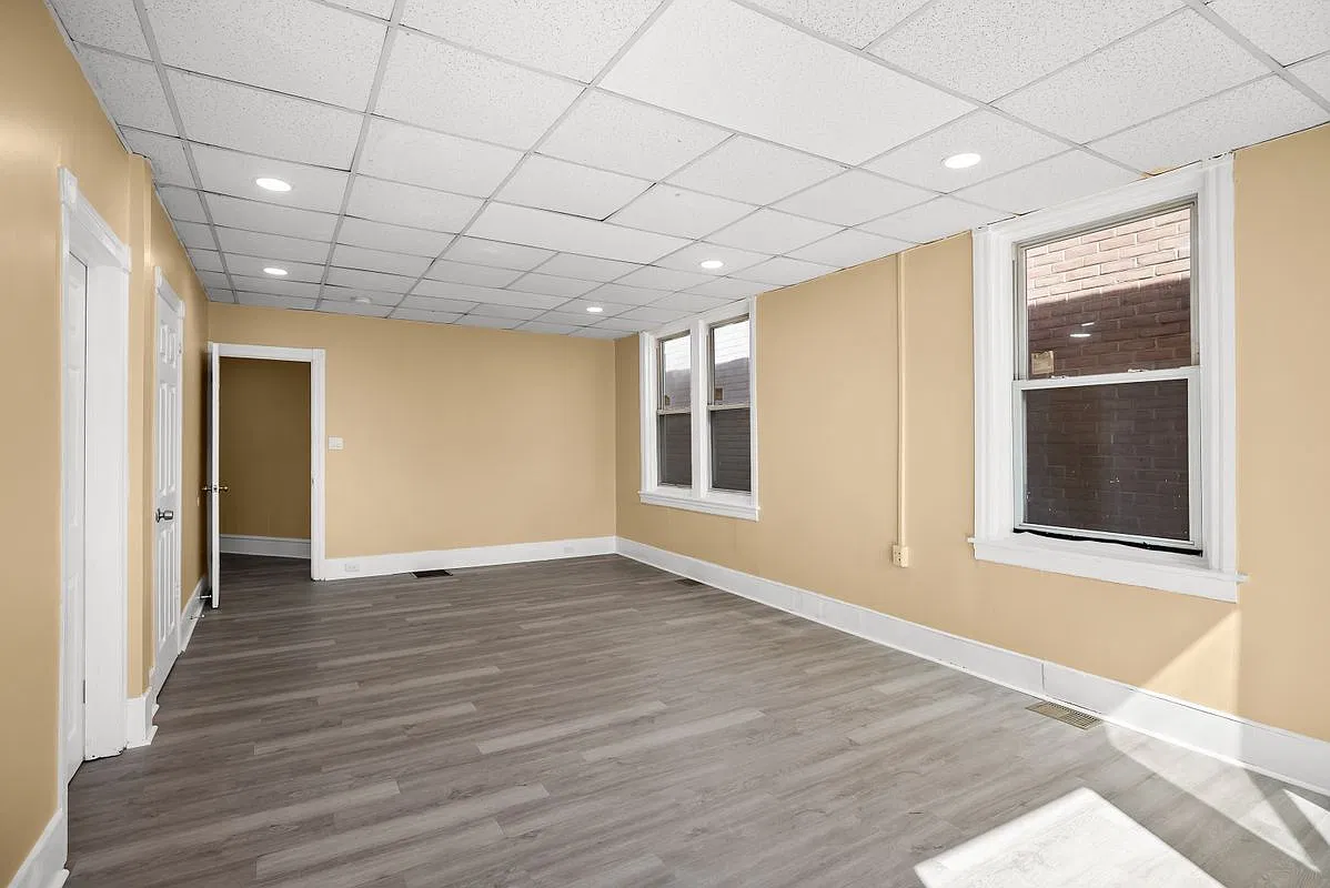3 bed, 1.0 bath, 1710 sqft, $2,300 — Photo 4