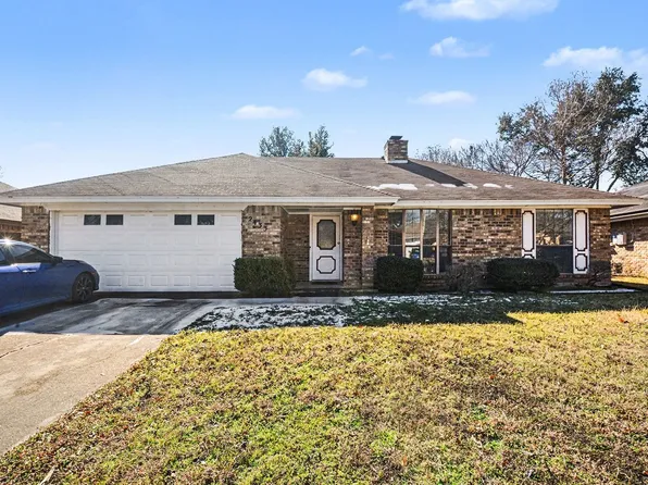 2433 Hallmark St, Grand Prairie, TX 75052