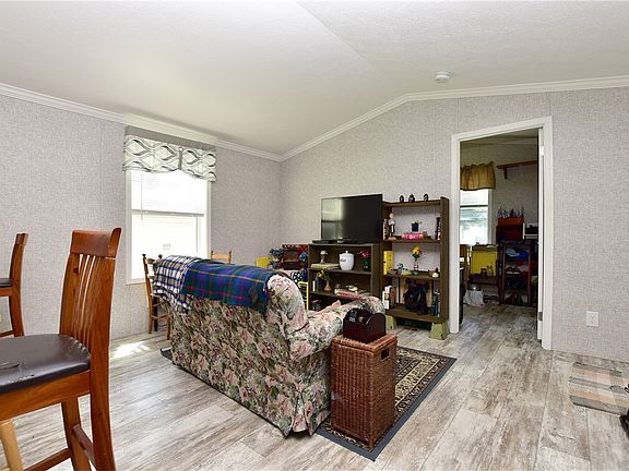4th image of 3 Delong Ave