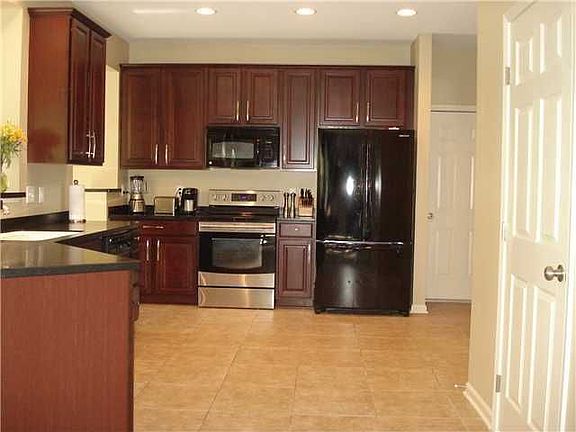5th image of 34 Waterford Park