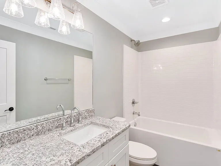 1323 Thomas Ave — Photo 17