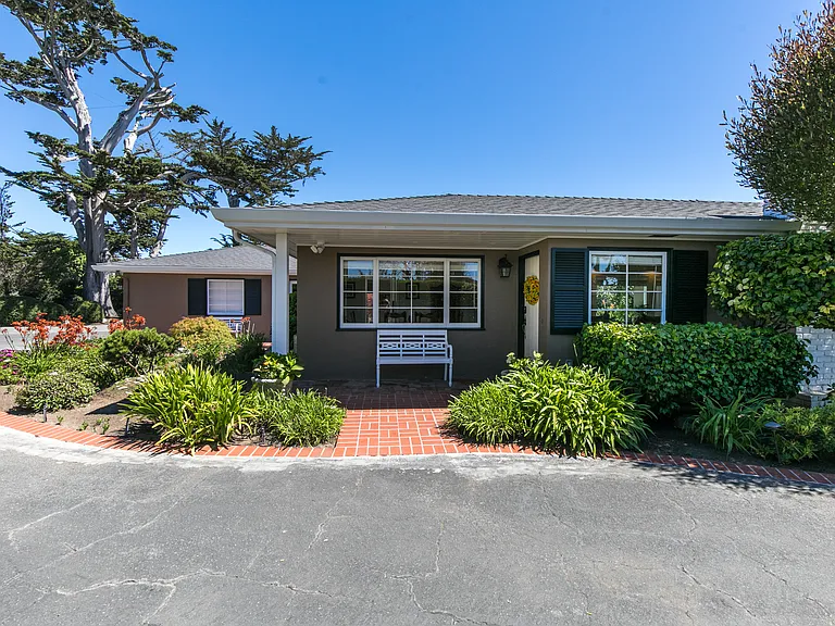 26224 Hilltop Pl — Photo 46