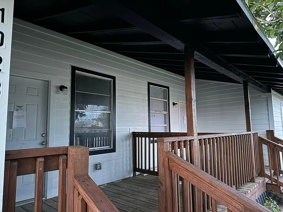 102 W Stuart Ave #1