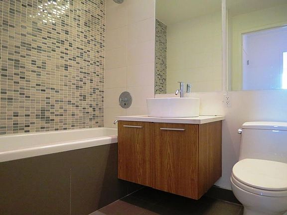 3rd image of 385 Franklin Ave #602