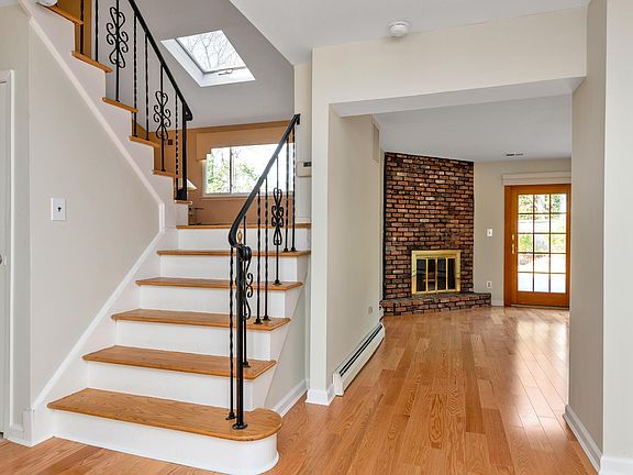 3rd image of 29 Seagull Ln
