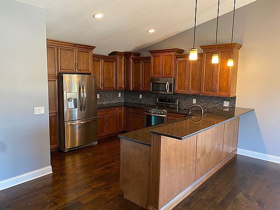 3rd image of 505 Rivermist Dr
