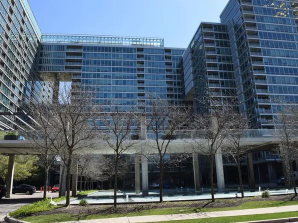 9655 Woods Dr Unit 2004, Skokie, IL 60077