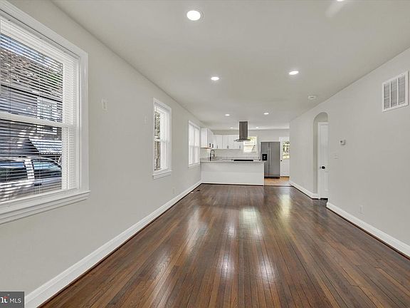 3rd image of 7121 Baltimore Annapolis Blvd