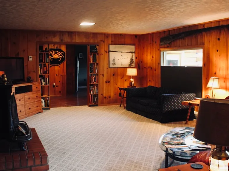 8475 Ruth Dr — Photo 3