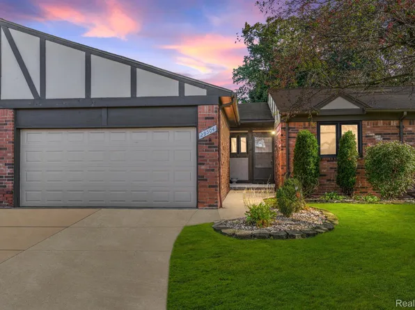 29504 Red Oak Dr, Warren, MI 48092