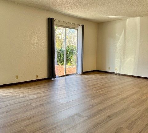 3rd image of 1050 West Ave #B