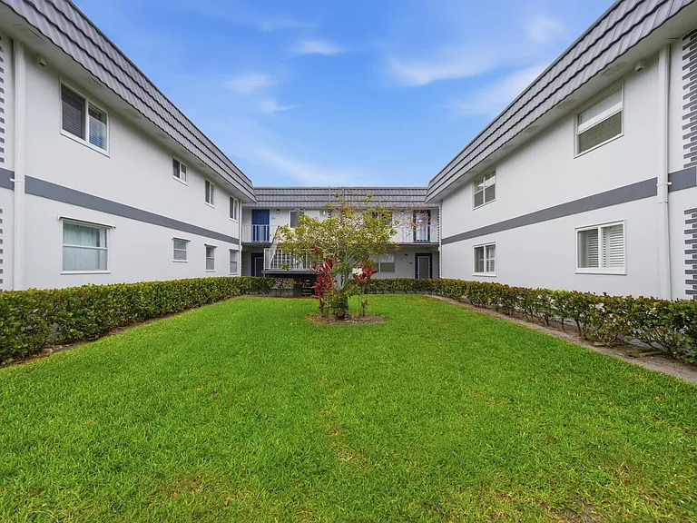 376 Saxony Way #H — Photo 24