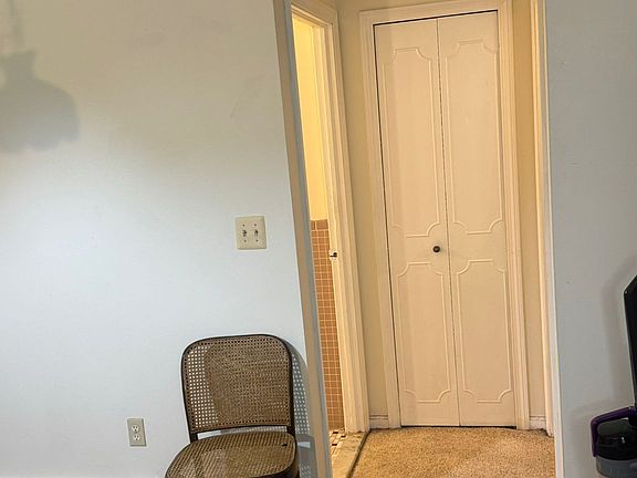 3rd image of 165 Downey Dr APT B1