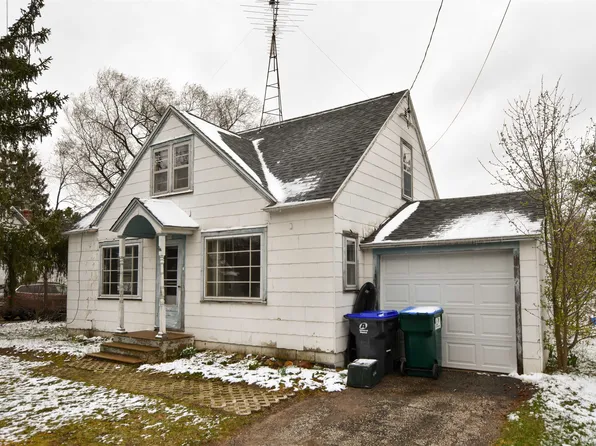 555 S Waupaca St, Wautoma, WI 54982