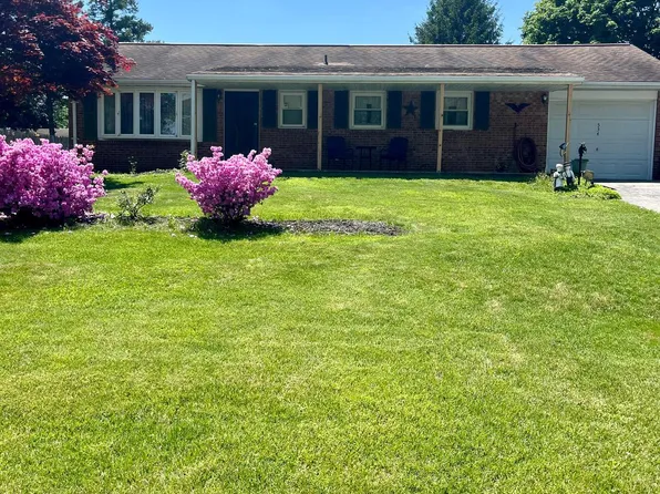 534 W Heatherfield Way, Red Lion, PA 17356