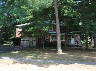 36 Pinecrest Dr, Rochester, NY 14617
