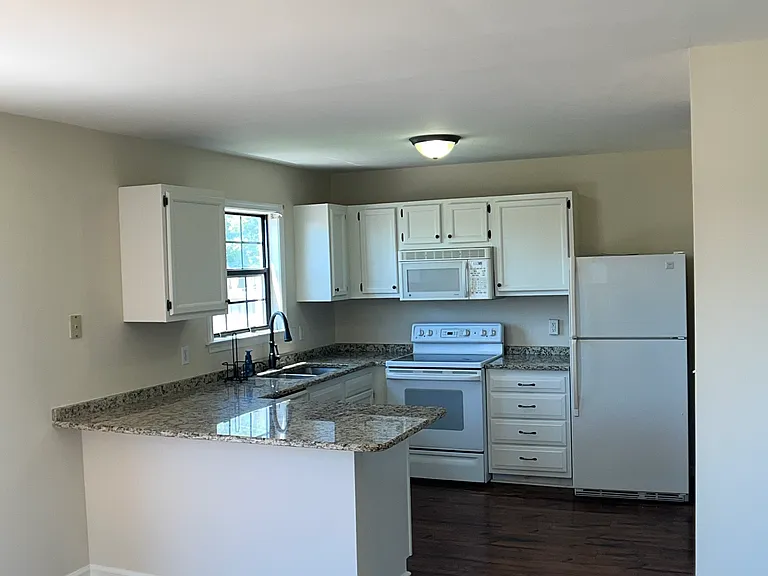 50 Carriage House Dr — Photo 5