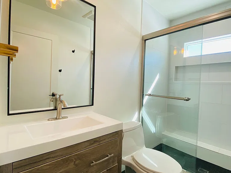 2224 Oak St — Photo 6
